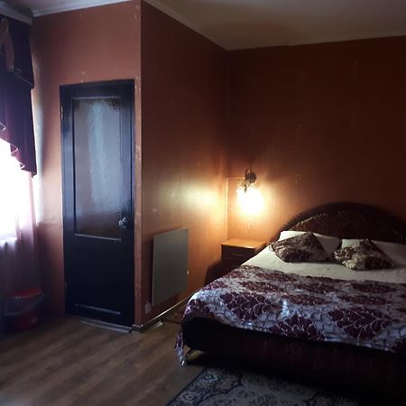 Hotel Gostynnyi Dvir Sharhorod Exterior foto