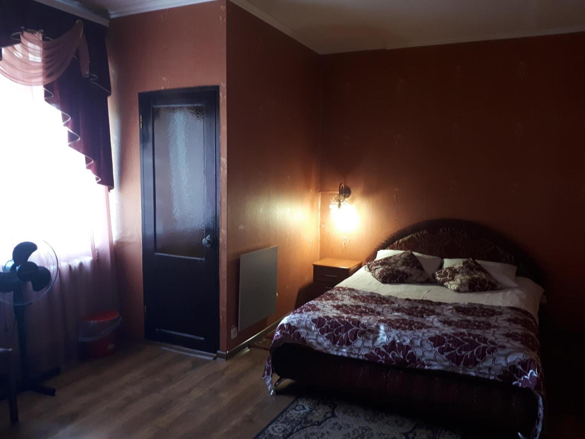 Hotel Gostynnyi Dvir Sharhorod Exterior foto