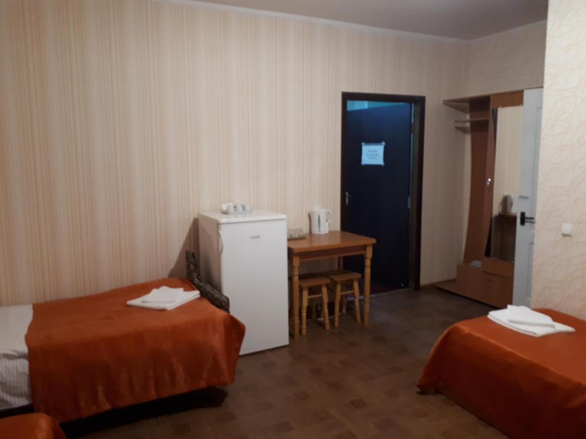 Hotel Gostynnyi Dvir Sharhorod Exterior foto